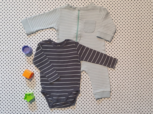 Minis Junge | Unisex | Kleiderset: Body und Pyjama, Gr. 74