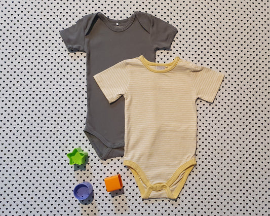 Minis Junge | Unisex | 2er-Pack: Body Kurzarm von Name it und Smile, Gr. 74/80