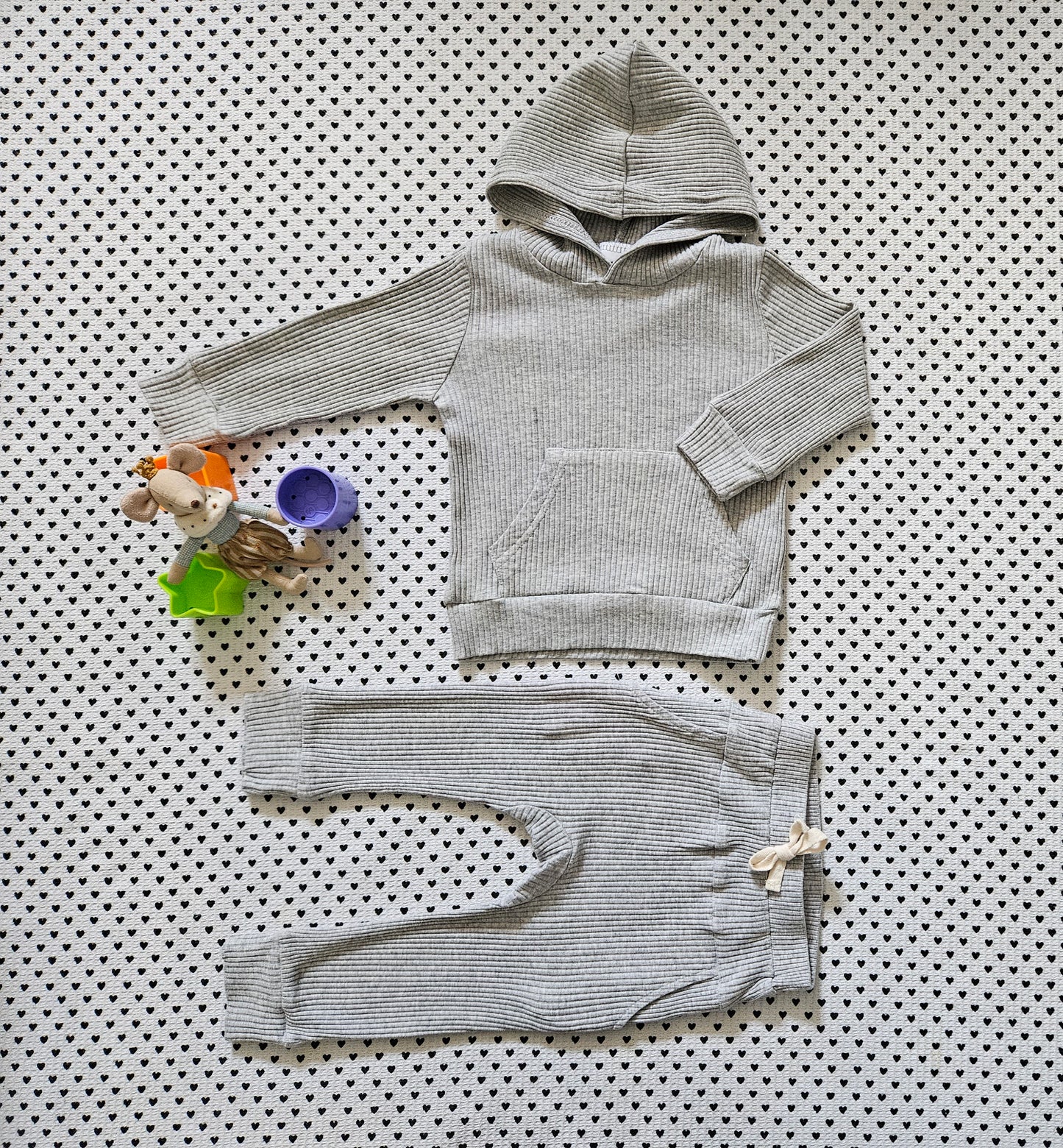 Minis Junge | Unisex | Set: Langarmshirt mit Kapuze und Leggings, Gr. 80