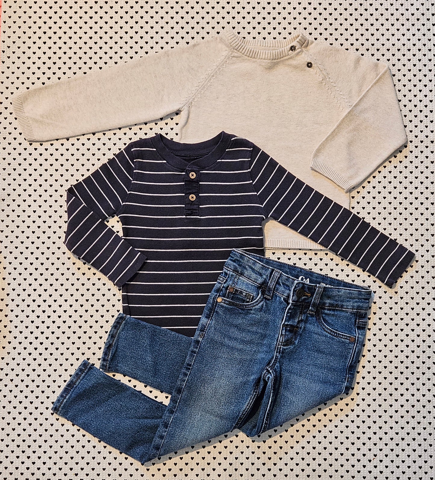 Kids | Junge | Unisex | 3-tlg. Set: Strickpullover von H&M, Langarmshirt von Pomp de Lux und Jeanshose von C&A, Gr. 98